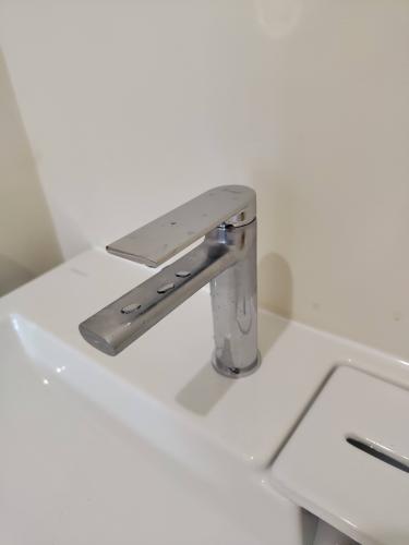 Установка отдельностоящей стиральной машины с подключением