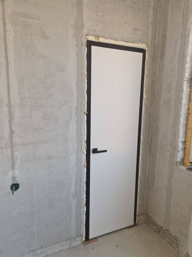 Установка двери скрытого монтажа