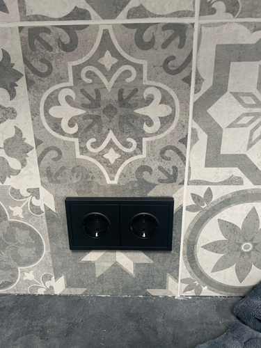 Установка розетки на готовые коммуникации