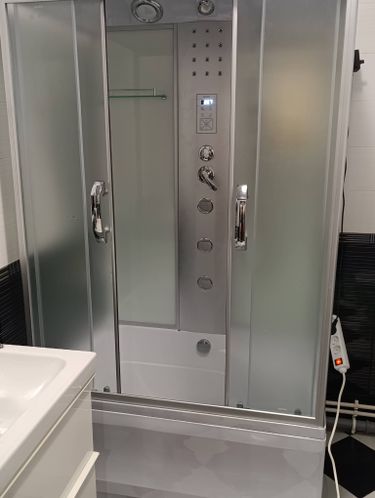 Доплата за установку душевой кабины с гидромассажем