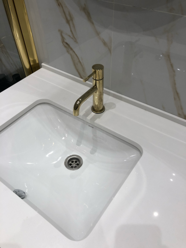 Заменены прокладки, устранена протечка, отрегулирован напор, проверена герметичность, очищены фильтры, смазаны подвижные части, восстановлена функциональность, обновлён внешний вид.