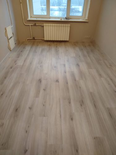 Монтаж пластикового плинтуса