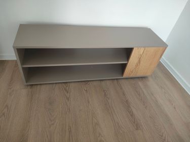 Собрано изделие: установлены детали, закреплены крепежи, проверена устойчивость, завершена установка.