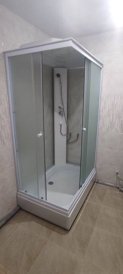 Установка душевой кабины шириной до 120 см