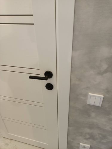 Установка межкомнатной одностворчатой двери с врезанной фурнитурой (2 и более шт)