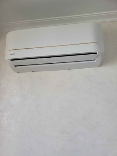 Проведена очистка внутреннего блока, фильтры промыты, удалена пыль с лопастей, проверена дренажная система, обработаны антисептиком все поверхности, восстановлена эффективность работы.