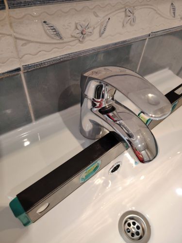 Установка смесителя (на готовые коммуникации)