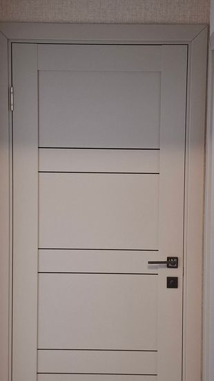 Установка межкомнатной одностворчатой двери с врезанной фурнитурой