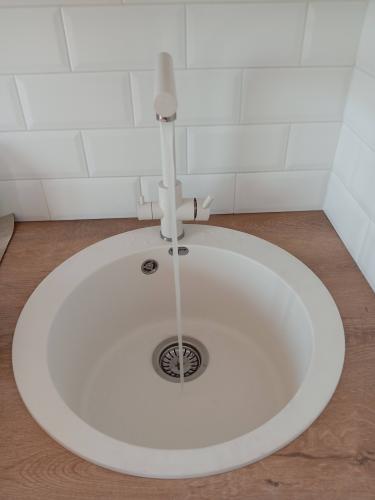 Установка и подключение крана и фильтра для питьевой воды Установка и подключение смесителя Демонтаж мойки со смесителем с сохранением