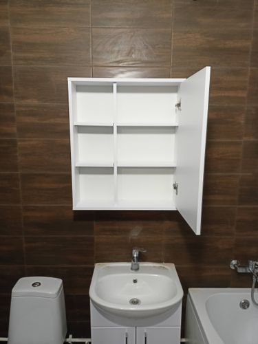 Монтаж зеркального шкафа