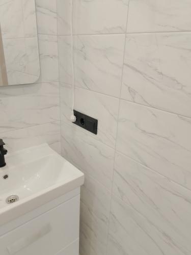 Установка розетки на готовые коммуникации