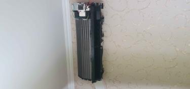 Выполнена очистка внутреннего блока устройства: удалена пыль, промыты фильтры, обработаны теплообменники, проверена дренажная система, устранены загрязнения, восстановлена эффективность.