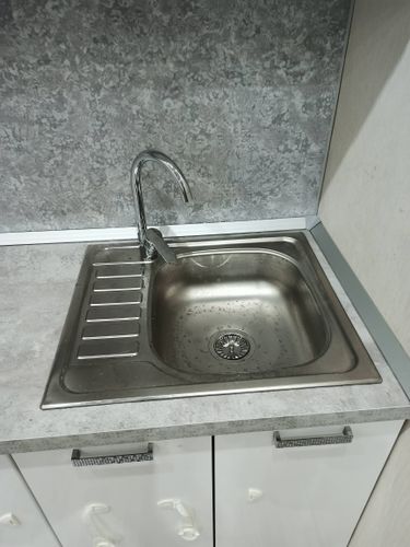 Установка и подключение врезной мойки Установка и подключение смесителя Установка столешницы ДСП