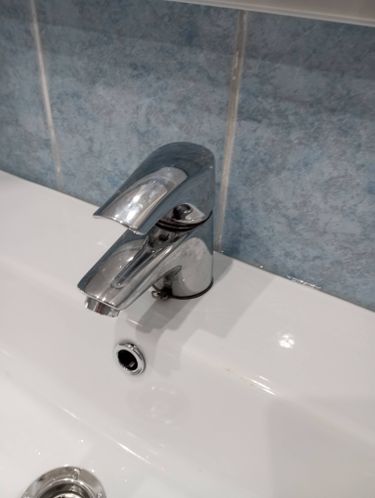 Установка смесителя (на готовые коммуникации)