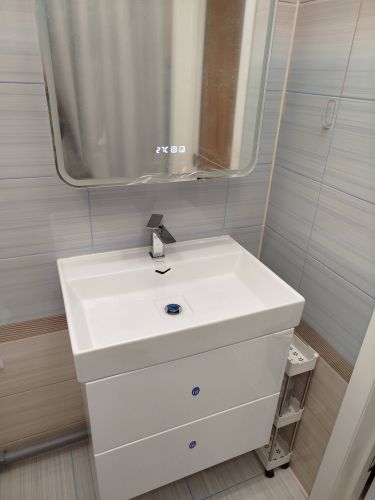 Установка комплекта: Тумба + Раковина + смеситель + зеркало