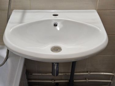 Установка раковины на кронштейнах