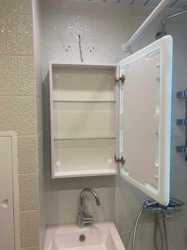 Сборка и навеска зеркального шкафа в ванной комнате