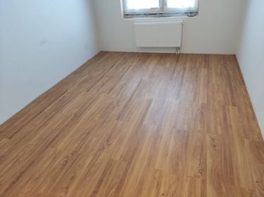 Прямая укладка ламината с подложкой более 20 кв.м