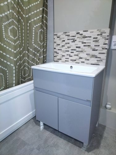 Установка раковины с тумбой