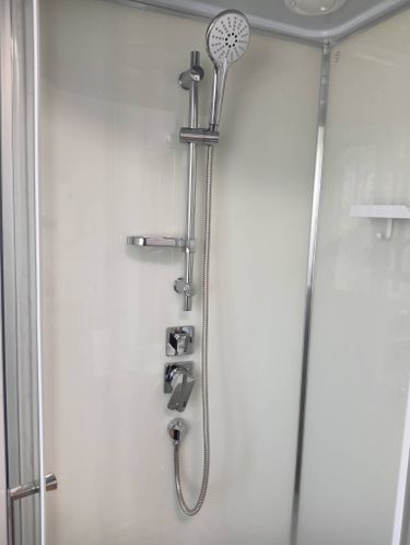 Установка душевой кабины шириной до 90 см