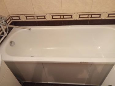 Выполнена установка нового крана в ванной комнате. Демонтирован старый, заменены уплотнители, подключены трубы, проверена герметичность соединений. Работы завершены, все функционирует исправно.