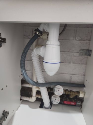 Установка раковины с тумбой