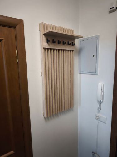 Сборка и установка настенной вешалки