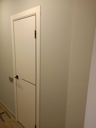 Установка межкомнатной одностворчатой двери с врезанной фурнитурой