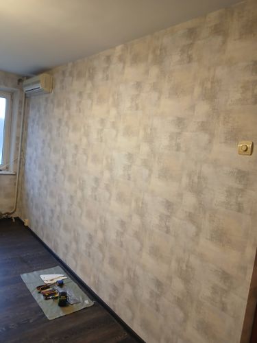 Снятие одного слоя обоев и клея с стен