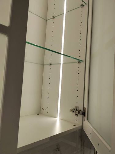 Сборка и установка кухонного каркаса Установка столешницы HPL Установка и подключение подстольной мойки