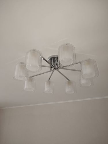 Повесить люстру