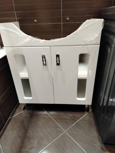 Сборка и установка мебели под раковину