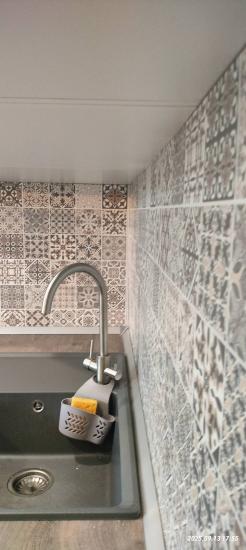 Монтаж воздуховода от вытяжки до отверстия в стене Выпил одного отверстия/углубления/присадка под петлю в материалах ДСП/Массив Установка фальшпанели / заглушки