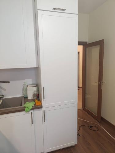 Установка и подключение встраиваемого холодильника