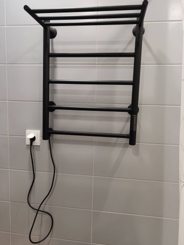 Монтаж электрического полотенцесушителя