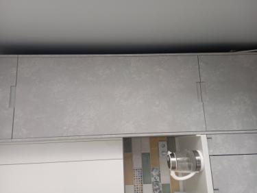 Обновлены фасады, заменены петли, отрегулированы дверцы, устранены сколы, восстановлена поверхность, улучшена функциональность, обновлён внешний вид, добавлены новые элементы.