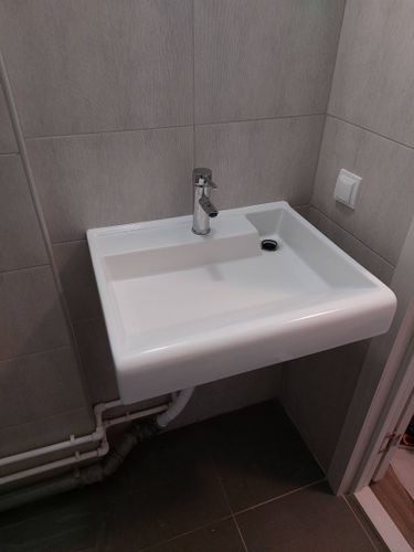 Заменены внутренние элементы смесителя, обеспечивая плавное функционирование и предотвращение протечек. Установлен новый механизм, улучшена герметичность, восстановлена надежная работа.