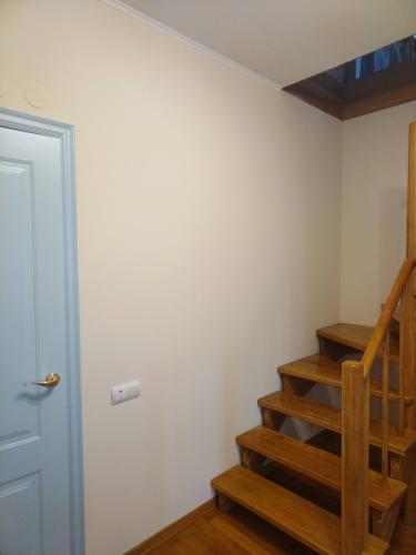 Покраска внутренних стен водоэмульсионной краской