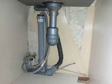 Демонтаж столешницы из ДСП без сохранения Демонтаж смесителя Демонтаж мойки со смесителем с сохранением