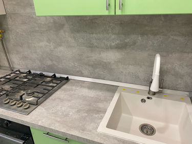 Установка и подключение врезной мойки Установка и подключение смесителя Установка столешницы ДСП