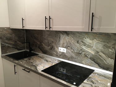 Изготовлены и установлены новые дверцы для шкафов, выполненные с точностью и аккуратностью. Обновлённый внешний вид гармонично сочетается с интерьером, обеспечивая современный стиль.