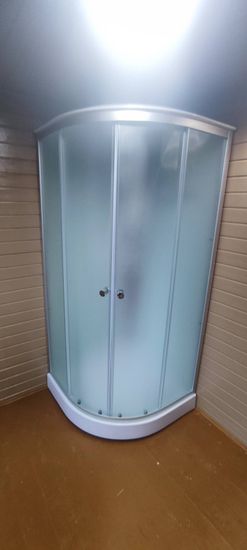 Установлена новая душевая конструкция с гидромассажем: подключены водопроводные и электрические коммуникации, герметично закреплены панели, проверена функциональность системы.