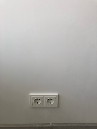 Установка розетки на готовые коммуникации