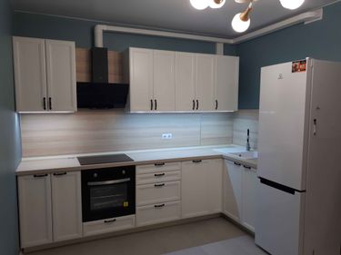 Выполнено перемещение электрической точки на новую позицию в кухонной зоне. Проведены работы по установке, подключению и проверке функциональности. Обеспечена безопасность и эстетика.