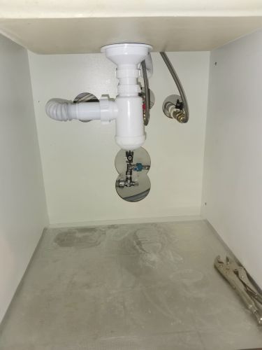 Установка проточного фильтра под мойку