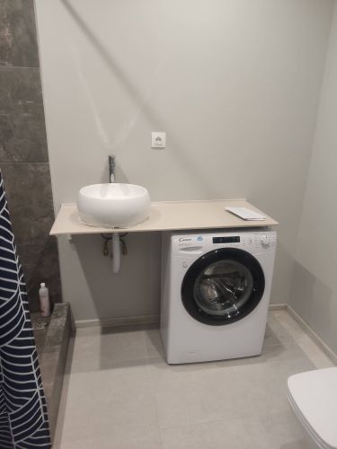 Проведена замена кранбуксы в смесителе. Установлен новый элемент, обеспечивающий надежное функционирование. Проверена герметичность, устранены протечки, восстановлена подача воды.