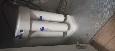 Заменены картриджи в системе очистки воды. Установлены новые элементы, обеспечивающие эффективную фильтрацию. Проверена герметичность соединений, восстановлена работоспособность устройства.