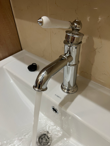 Установлен новый напольный унитаз, подключены коммуникации, проверена герметичность соединений, выполнена регулировка сливного механизма, произведена уборка рабочего места.