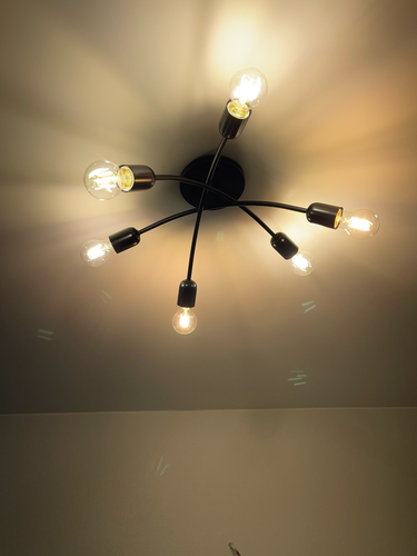 Установлено новое осветительное устройство на потолок, подключены провода, закреплена конструкция, проверена работа лампочек, обеспечено равномерное освещение помещения.