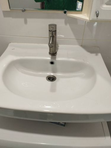 Установлен новый кран, заменен старый элемент, проверена герметичность соединений, устранены протечки, обеспечена надежная работа системы водоснабжения.